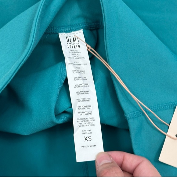 Fabletics Demi Lovato Salar Capri Turquoise NWT - Women’s XS - Picture 2 of 4